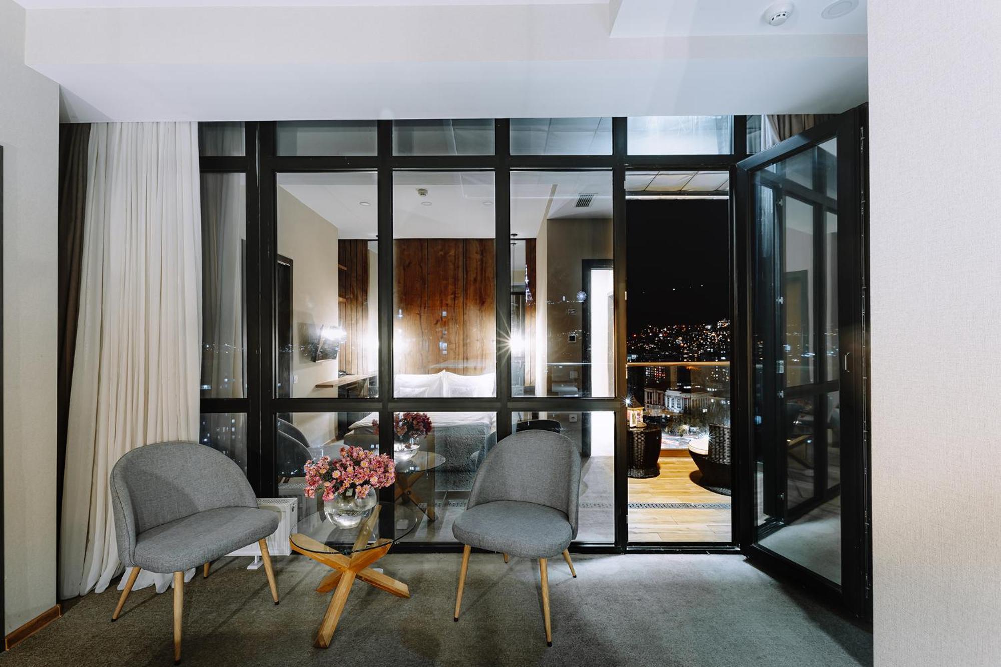 Hotel Sky Station Tbilisi ภายนอก รูปภาพ