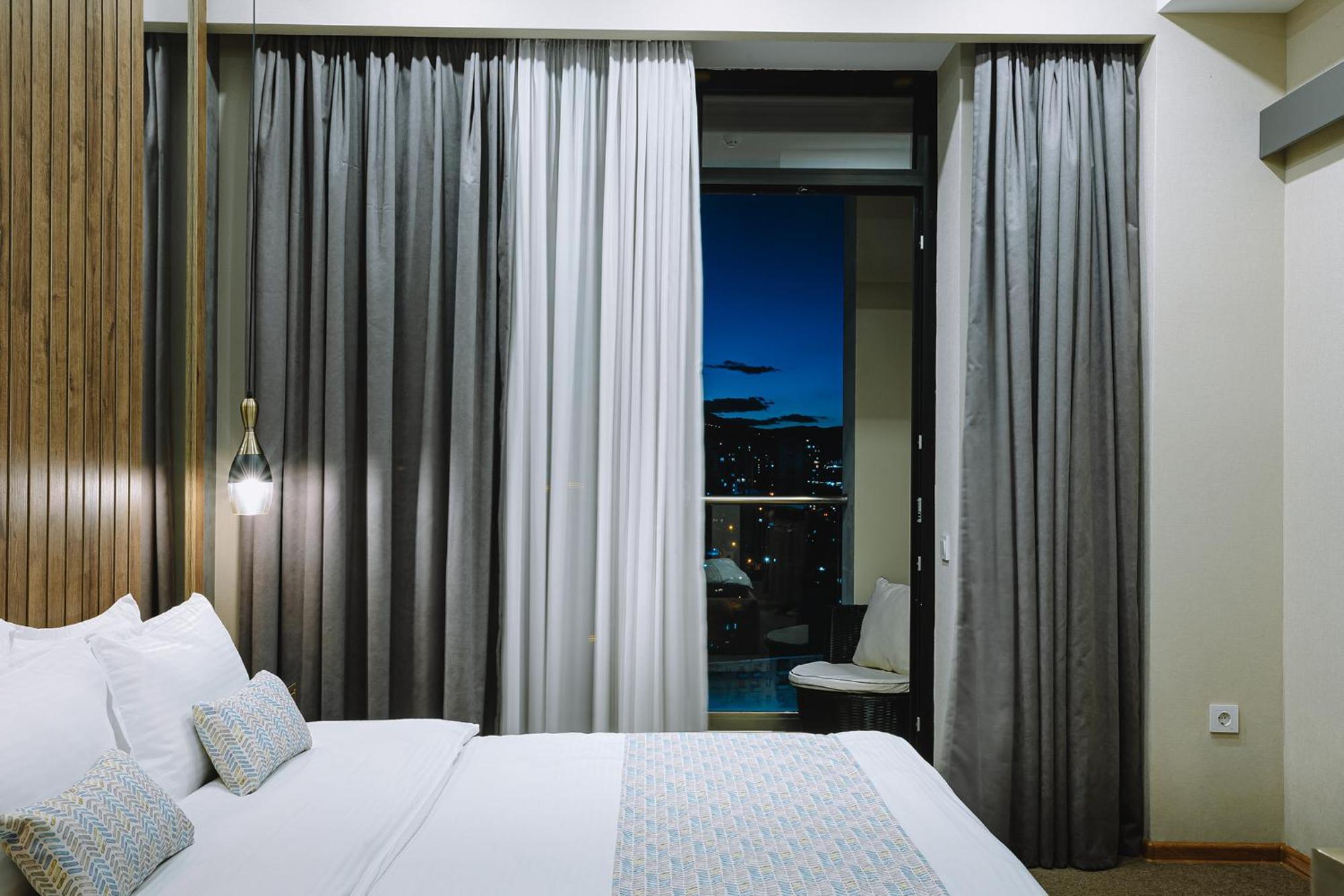 Hotel Sky Station Tbilisi ภายนอก รูปภาพ